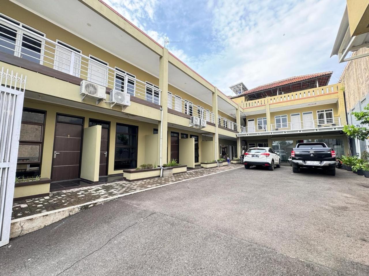 Fakhira Residence Hotel Cianjur Exteriör bild
