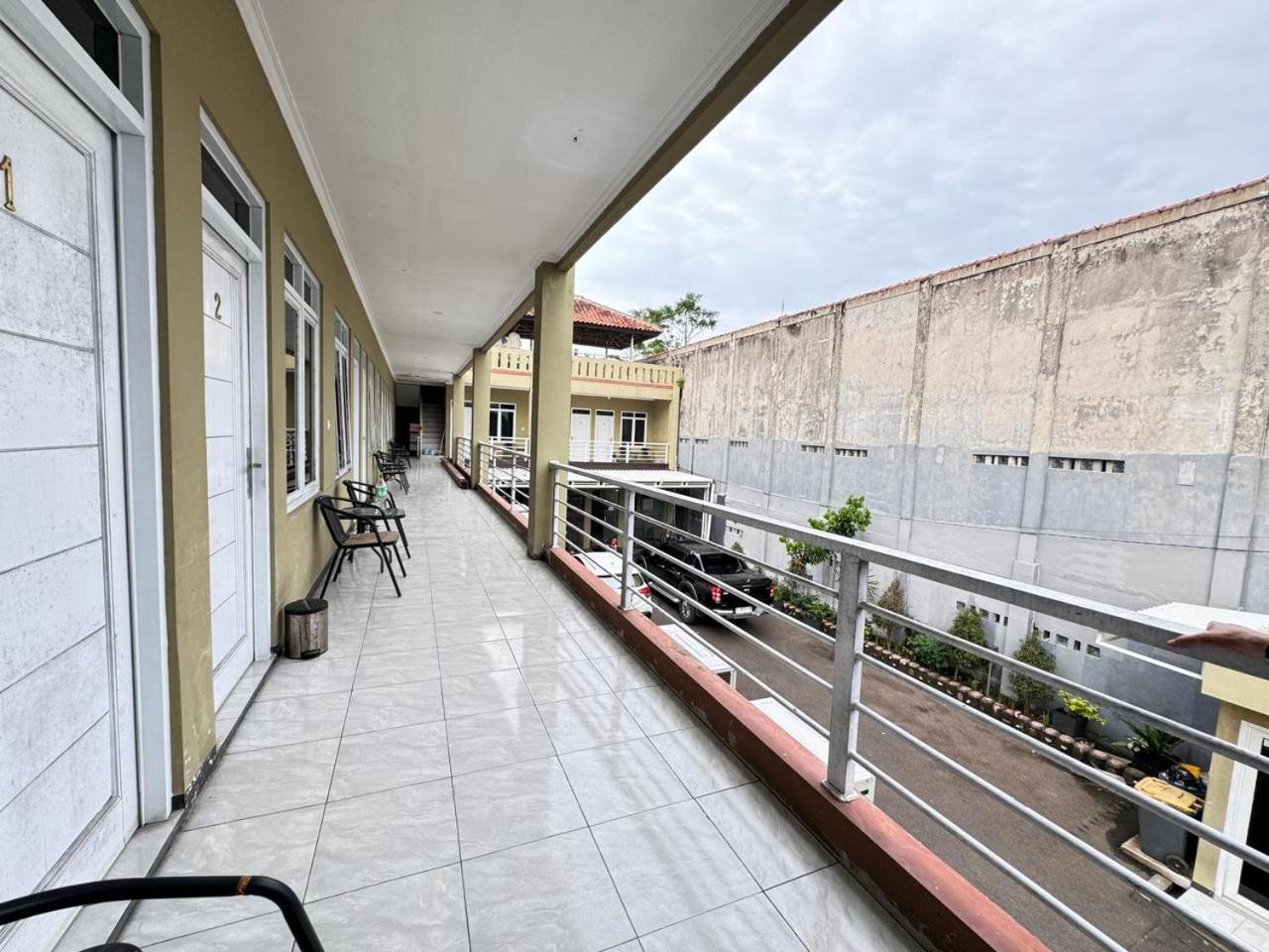 Fakhira Residence Hotel Cianjur Exteriör bild