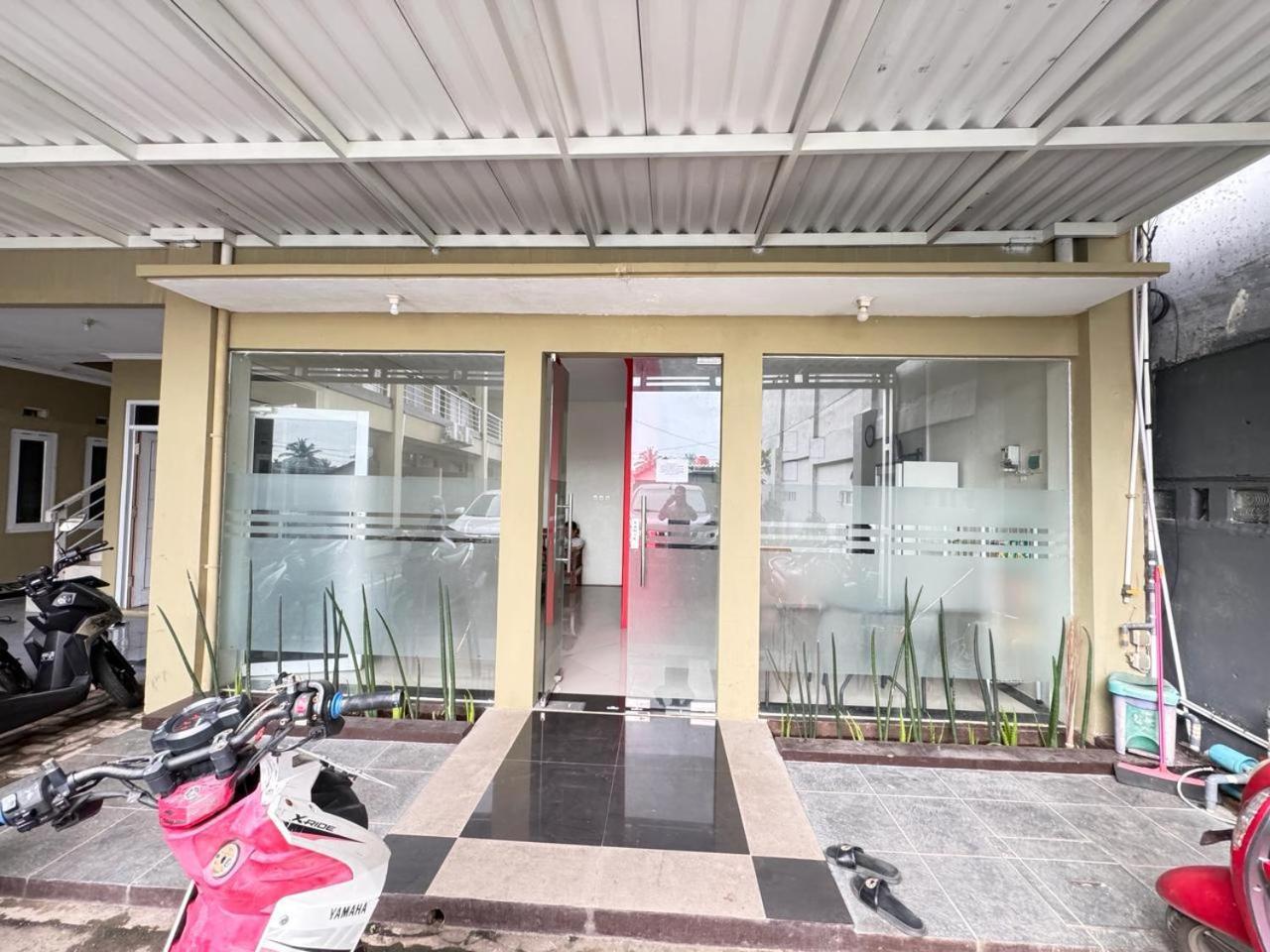 Fakhira Residence Hotel Cianjur Exteriör bild